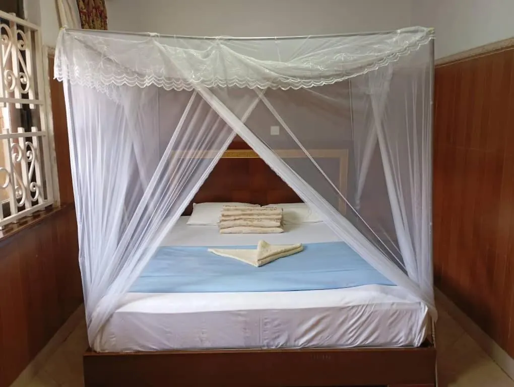 Bangla House Hotel Entebbe 0*,  Uganda
