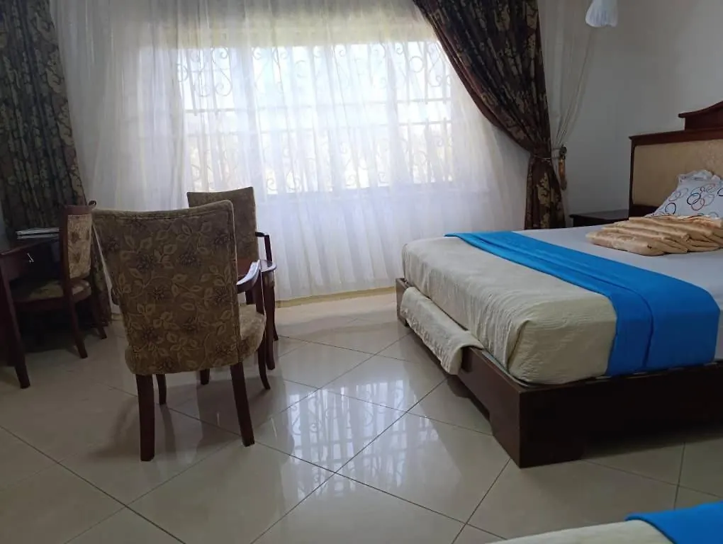 Bangla House Hotel Entebbe 0*,